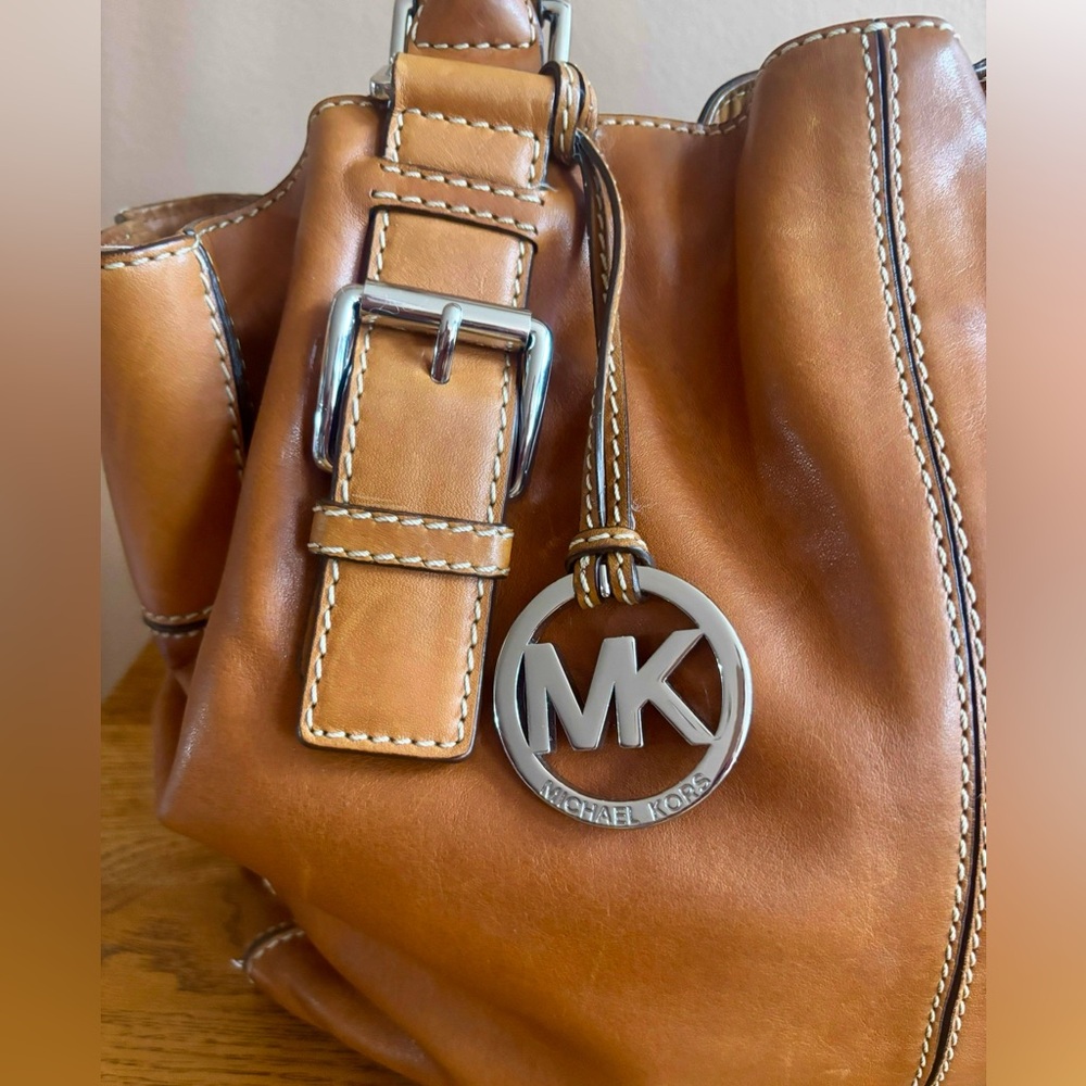 Michael Michael Kors Carmel Large Satchel bag. EUC - Picture 4 of 12